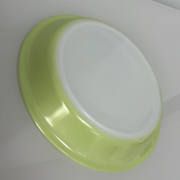 Pyrex Yellow Round 9” Ovenware Vintage Baking Dish - Picture 5 of 10